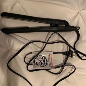 Nume Straightener
